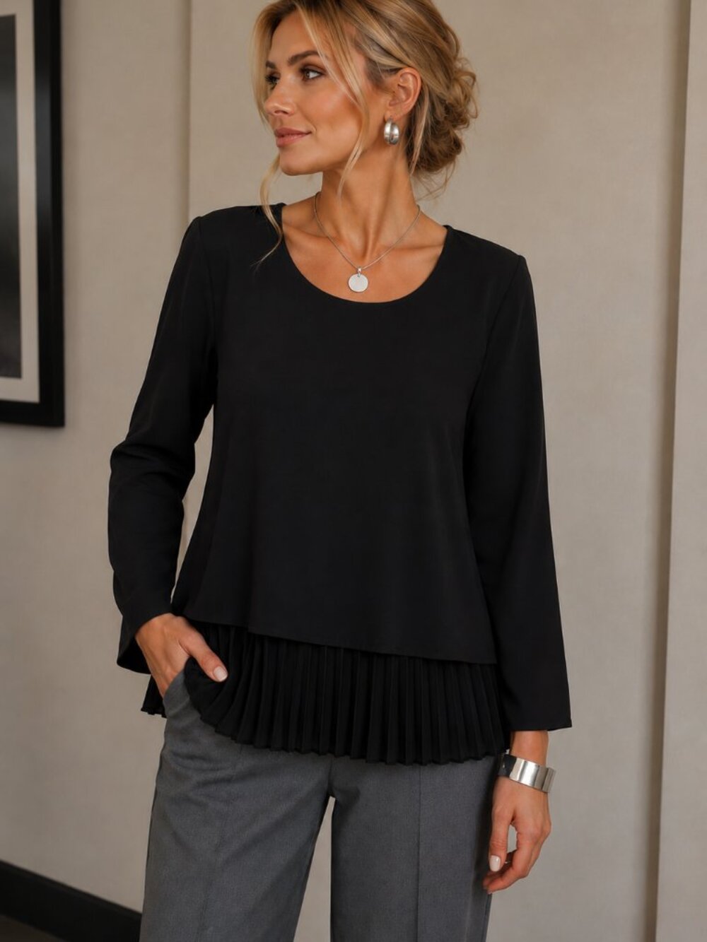 Dana Buchman Black Round Neck Top with Pleated Hem